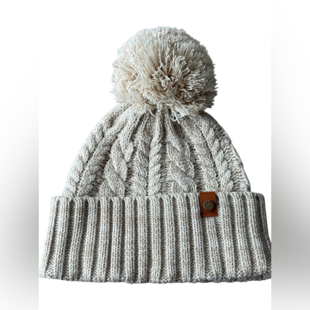 Frye & Co Cable Knit Beanie Pom Pom Hat Oatmeal NWT Fits Teens/ Small